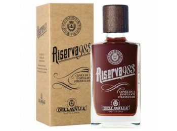 Dellavalle Grappa Riserva 983 -T- Cuvée di 3 Destilati / 6 Jahre in Kirschholzfass 70cl CAx6